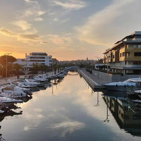Beau Duplex A Port Apartman