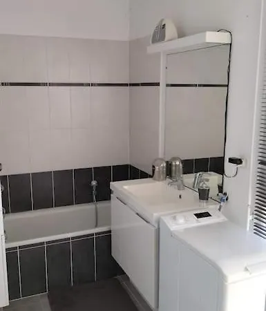 Beau Duplex A Port Apartment